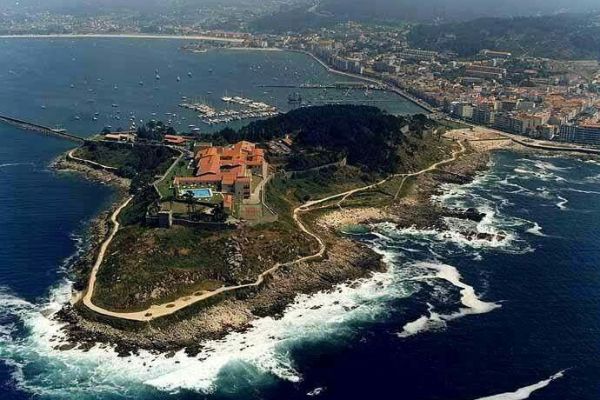 Baiona: Entre Historia y Mar, Descubre sus Encantos Costeros