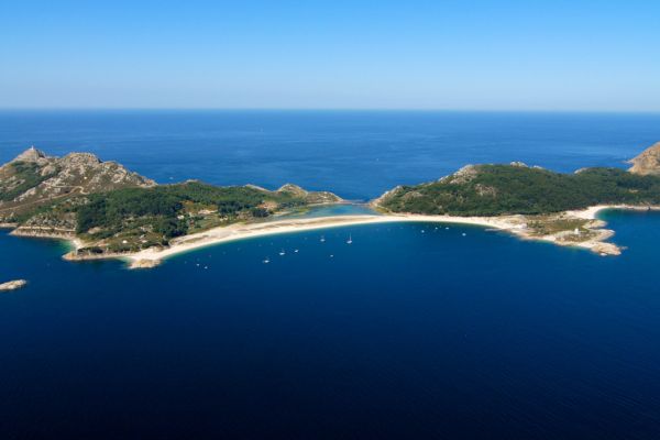 Descubriendo los Tesoros Cercanos a Baiona: Lugares de Interés en la Costa Gallega